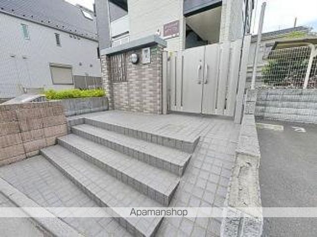 レオパレスダックスの玄関写真
