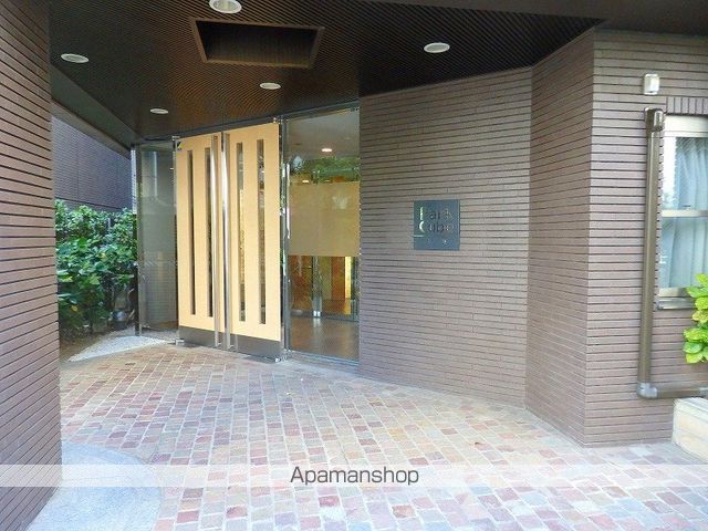 パークキューブ本郷の玄関写真