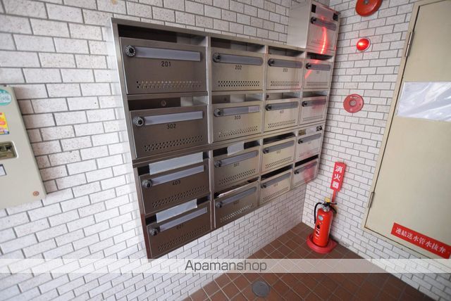 大通24マンションの玄関写真