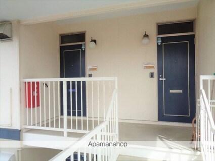 センチュリー２１Ａ棟[2LDK/57.14m2]のエントランス