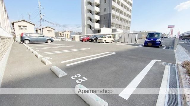 サンリットⅢ[1R/30.83m2]の駐車場