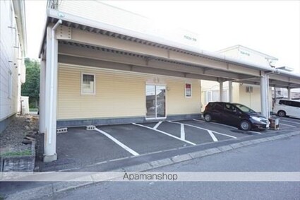 ウエスト２１５[1LDK/36.66m2]の駐車場