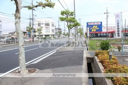 あけぼの６番館やまさ　Ｂ棟[2LDK/67.53m2]の周辺2