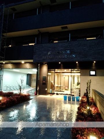 アドバンス北大阪ロワンの玄関写真