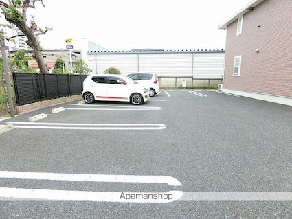 リュエル・サンパティークｉ　Ｂ[1R/32.9m2]の駐車場