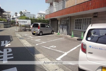 コーポ筆山[1K/28.08m2]の駐車場