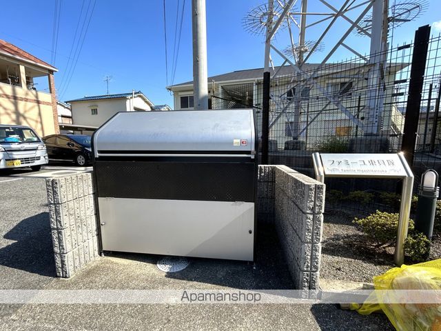 ファミーユ東貝塚の玄関写真