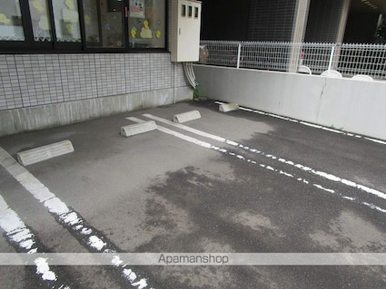 副都心ビル百番館木町通[1LDK/37.13m2]の駐車場