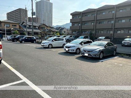 滋賀県大津市桜野町２丁目[2DK/44.45m2]の駐車場