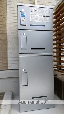 ハイクレア篠崎の玄関写真