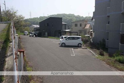 パレス本郷[1K/19.5m2]の駐車場2