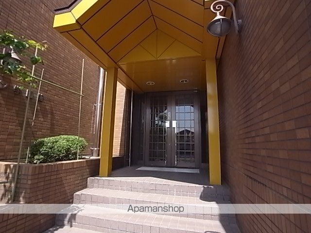 ローズガーデン学園前の玄関写真