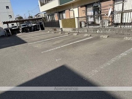 久保ハイツ　Ⅱ[3SDK/83.04m2]の駐車場