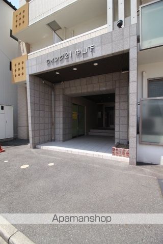 ウイング21中山下の玄関写真