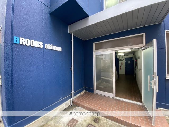 ブルックス駅前の玄関写真
