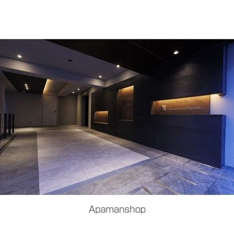 スタイリオ三軒茶屋の玄関写真