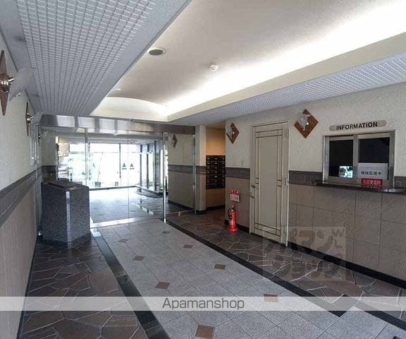 ルイシャトレ二条城の玄関写真