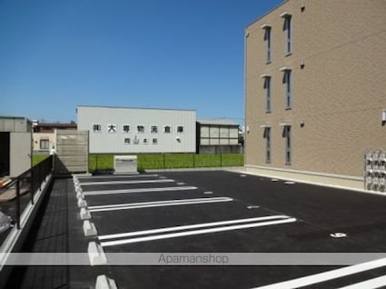 岡山県岡山市北区今８丁目[1LDK/44.17m2]の駐車場