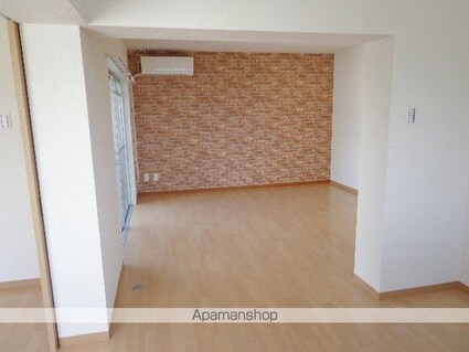 ソリッドリバーサイド松本[2LDK/58.87m2]のリビング・居間1