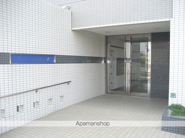 ラピスラズリカーサの玄関写真