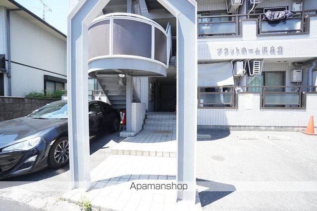 プラットホーム沢良宜の玄関写真