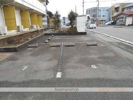 レオパレスポセイドン[1K/23.18m2]の駐車場