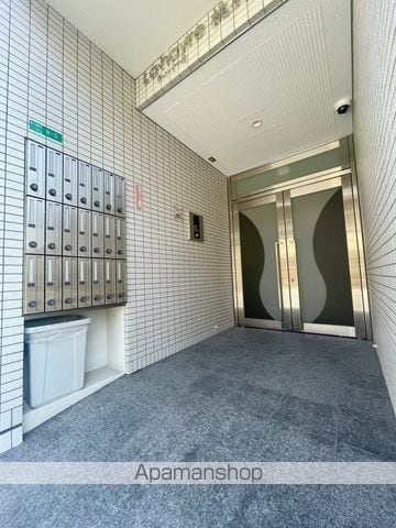 ラ・ハイール 桃ヶ池公園の玄関写真