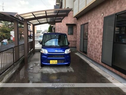 高田ハイツ６[3SDK/68.72m2]の駐車場