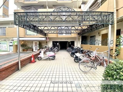 大聖ハイツ　西棟[1R/60m2]のエントランス1