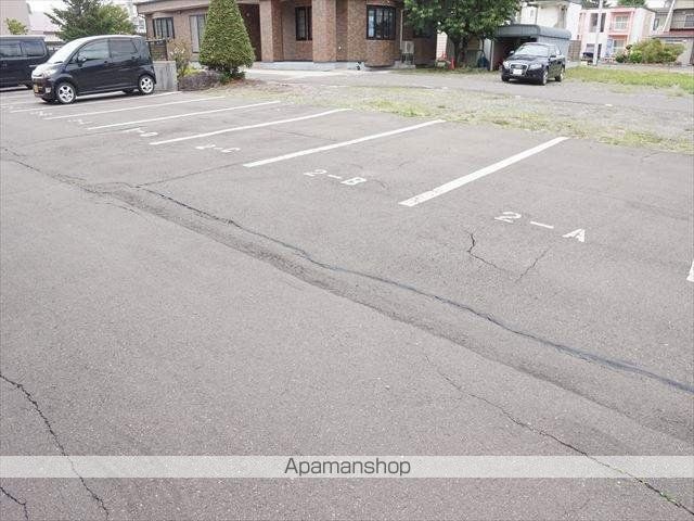 メゾンクリオネ[3LDK/70.38m2]の駐車場