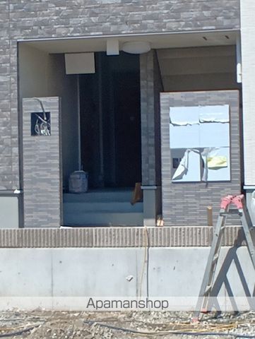 リバーサイド レジデンスの玄関写真