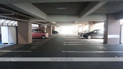 リバティ高木[1R/31.2m2]の駐車場