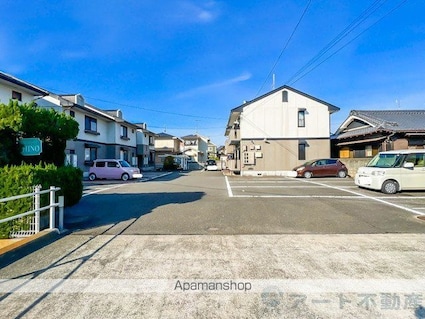 フレンドリーハイツ日野　Ｂ棟[3DK/56.1m2]の駐車場