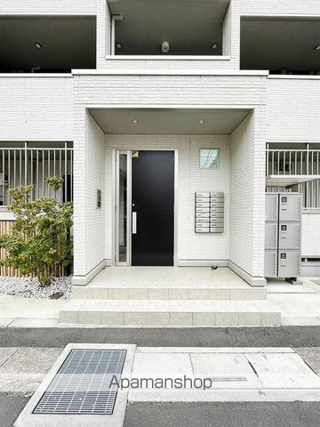 アバンス大宮の玄関写真