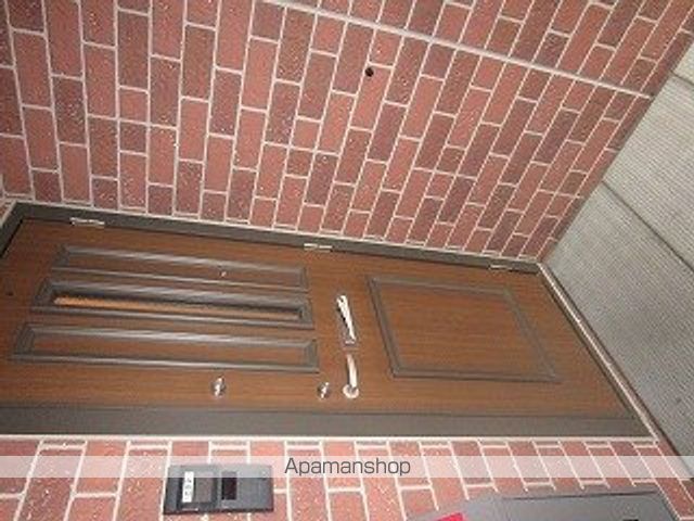 シャンメール C棟の玄関写真