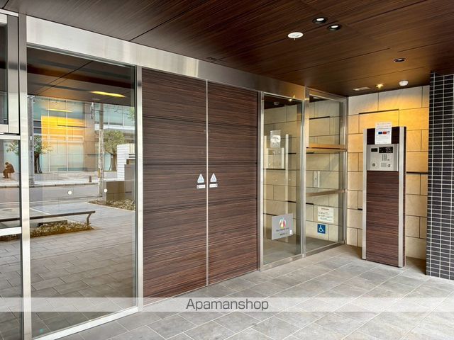 コンフォリア心斎橋EASTの玄関写真
