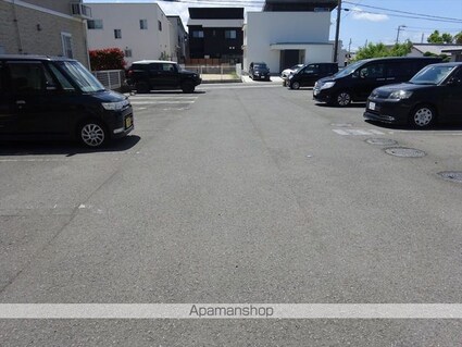 セイバリーＥ[1R/32.9m2]の駐車場1