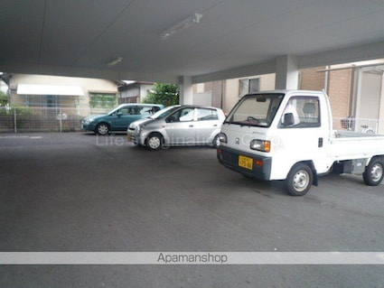 イワタハイツ[1DK/36.4m2]の駐車場
