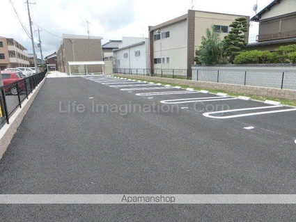 滋賀県彦根市平田町[1R/29.75m2]の駐車場