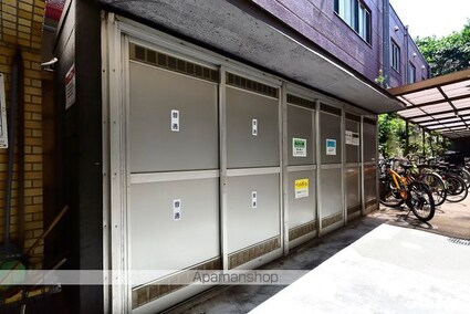 メゾン・ド・ロアイヤル[1R/13.78m2]の共用部2