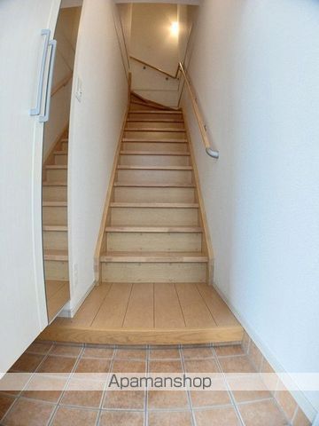 クリスタルガーデン リリーの内装写真
