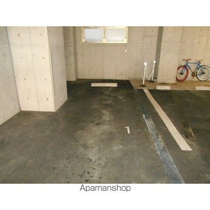 アビタシオン鶴舞[1K/24.36m2]の駐車場