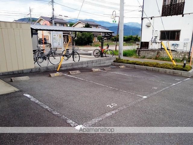 レオネクストリュウトピア[1K/34.88m2]の駐車場