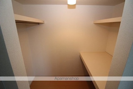 リヴァーサイド・ベルＡ[1LDK/48.19m2]の収納