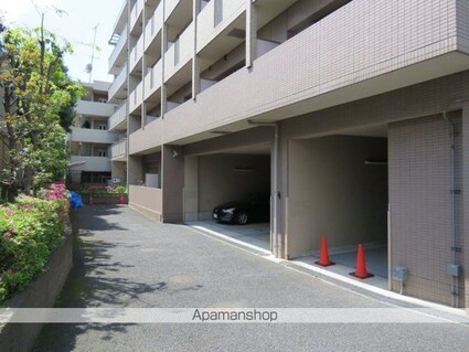 グリシーナ下北沢[1R/37.8m2]の駐車場