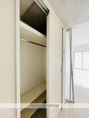 SLANT WALLSの内装写真