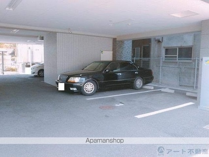 ヴァレーレ萱町[1LDK/32.63m2]の駐車場