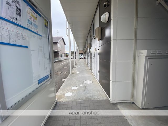 レオパレスボエジャーエステートの玄関写真