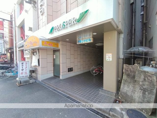 グランドビルの玄関写真