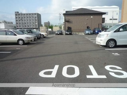 滋賀県草津市南草津２丁目[1K/28.05m2]の駐車場3